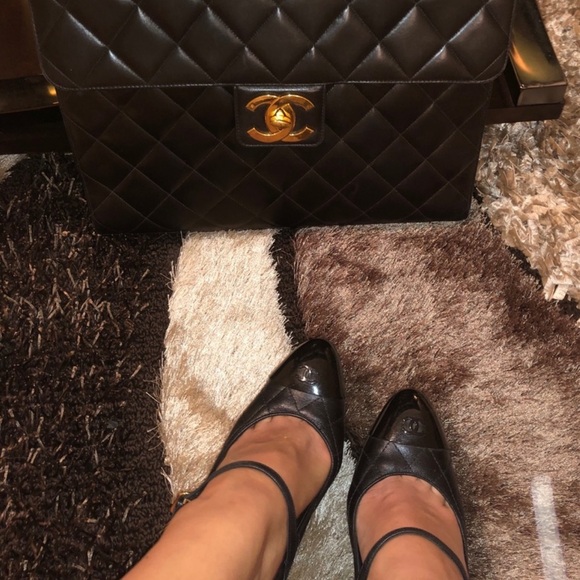 Authentic Gorgeous Vintage Chanel Briefcase Gold hardware - Picture 4 of 16